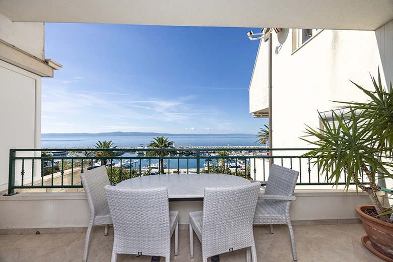 Apartments Diana, Tučepi - terrace with sea view