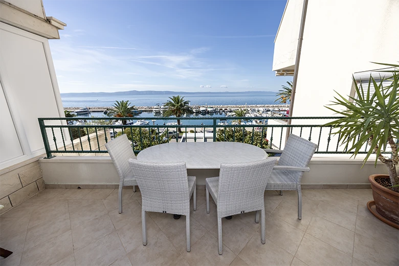 Apartments Diana, Tučepi - terrace with sea view