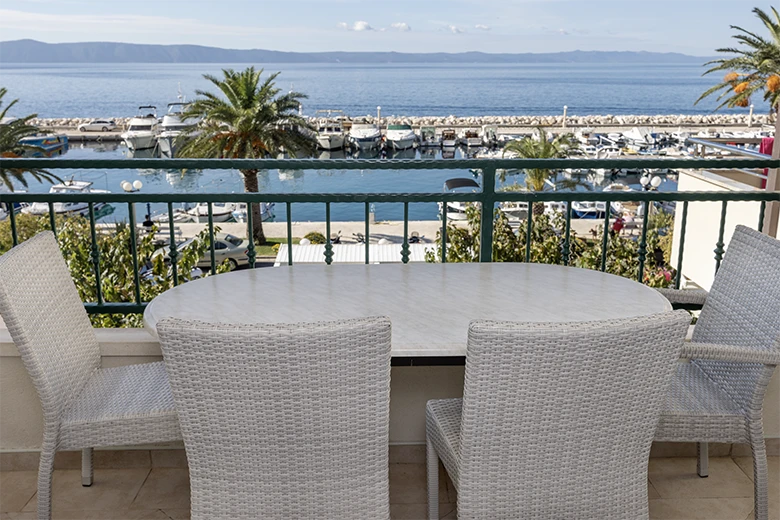 Apartments Diana, Tučepi - terrace with sea view