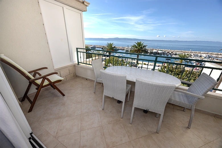 Apartments Diana, Tučepi - terrace with sea view