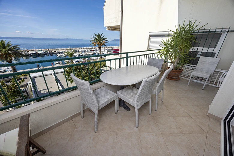 Apartments Diana, Tučepi - terrace with sea view