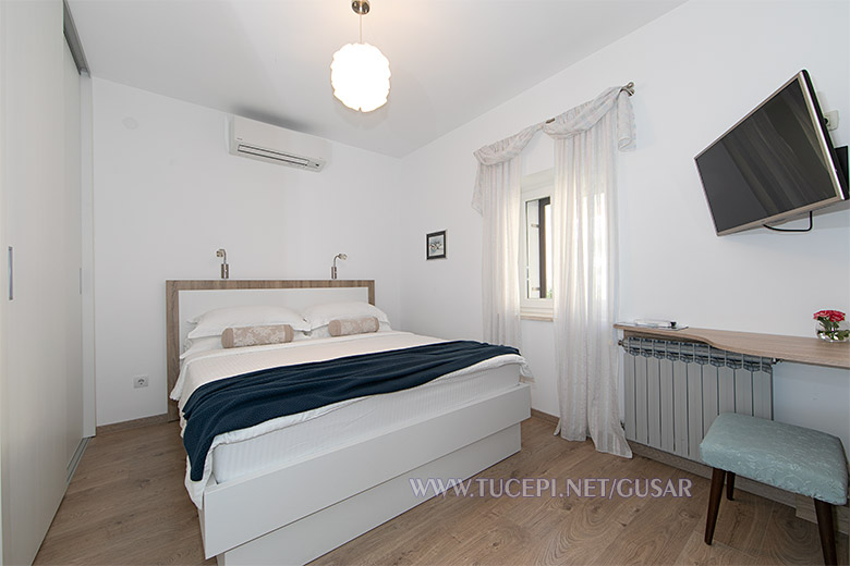 apartments Gusar, Tučepi - bedroom