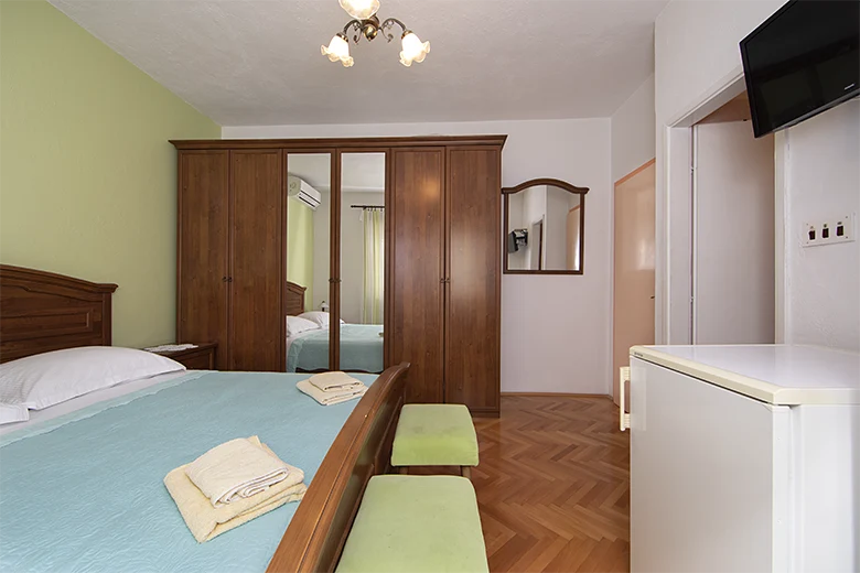 Apartments Ineska, Tučepi - bedroom