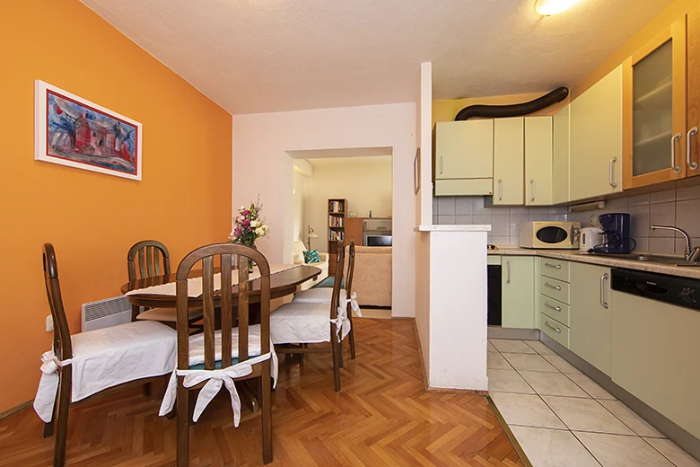 Apartments Ineska, Tučepi - dining room