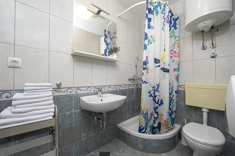 bathroom - apartments Irena, Tučepi