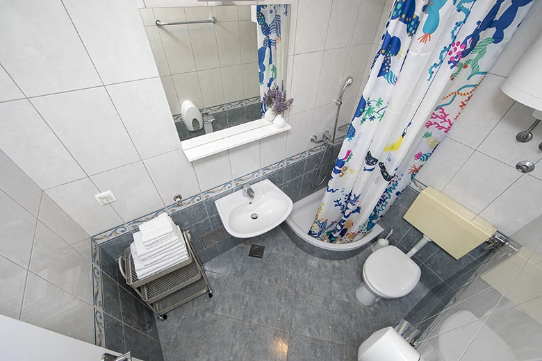 bathroom - apartments Irena, Tučepi