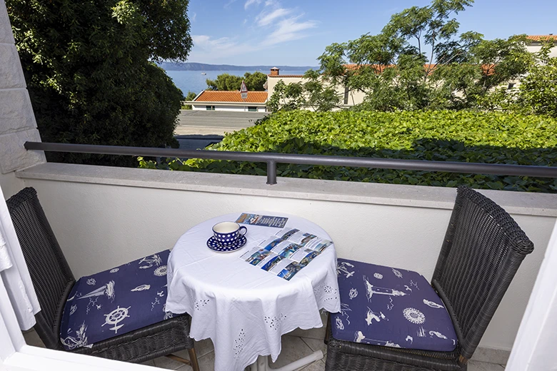 balcony with sea view - apartments Irena, Tučepi