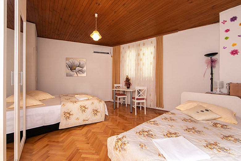 Apartments Jasna, Tučepi - bedroom