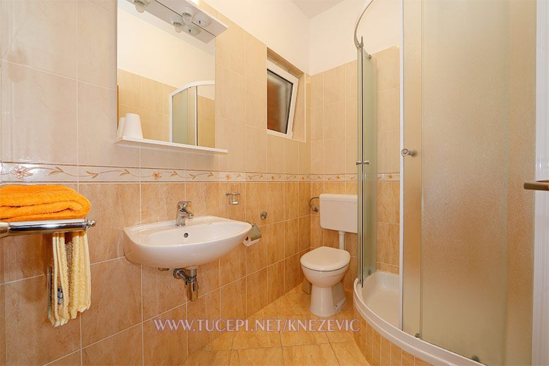 apartments Villa 750, Tučepi - bathroom