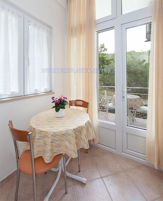 apartments Villa 750, Knežević, Tučepi - dining table, balcony