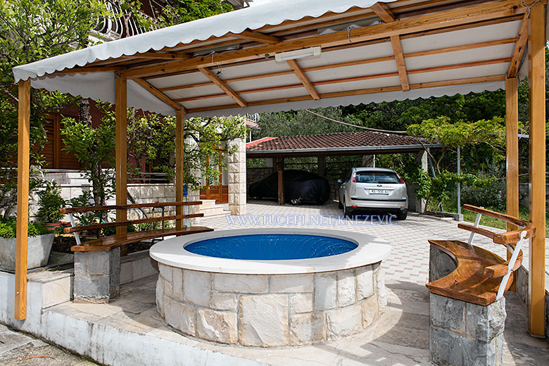 apartments Villa 750, Knežević, Tučepi - small pool with interior springs
