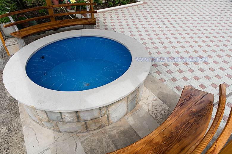 apartments Villa 750, Knežević, Tučepi - small pool with interior springs