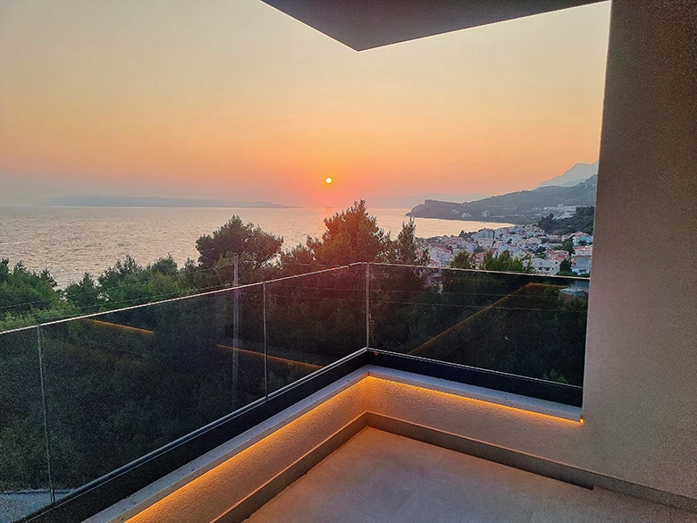 Villa Laluna Apartments, Tučepi - sunset at balcony with sea view