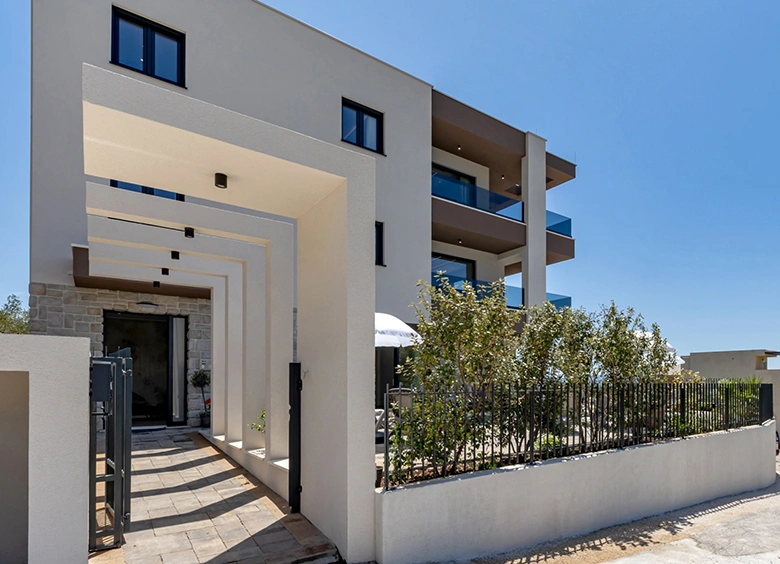 Villa Laluna Apartments, Tučepi - entrance