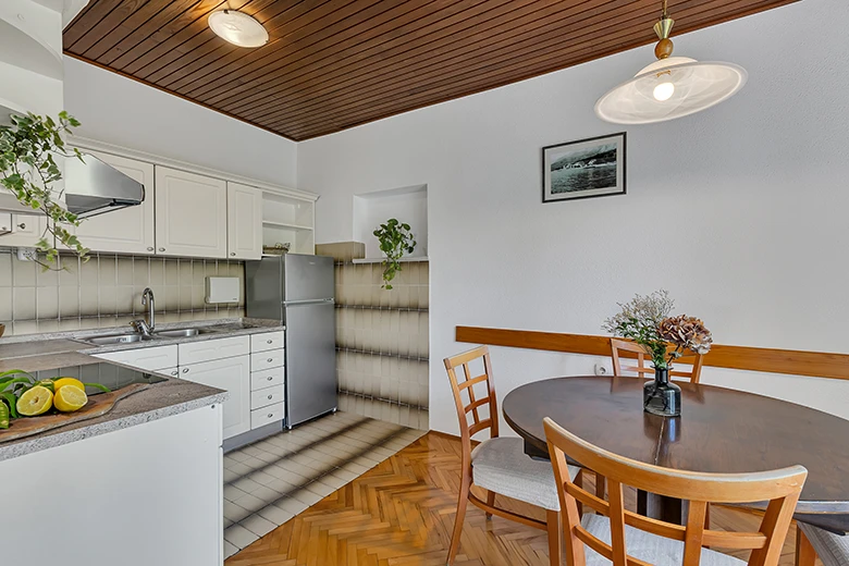 Apartments Villa Lili, Tučepi - dining room