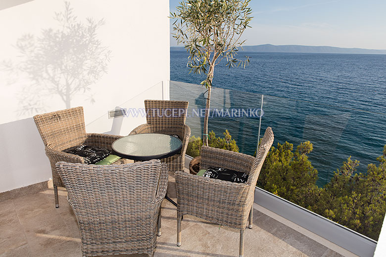 apartments Marinko, Tučepi - balcony with sea view and olive tree