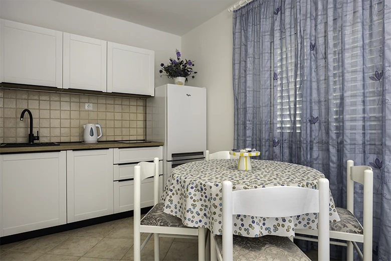 kitchen - apartments Matilda, Tučepi