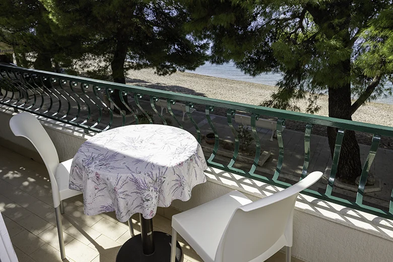 Apartments Mihaljević, Tučepi - balcony with sea view