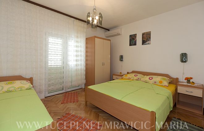 Apartments Marija and Frane Mravičić, Tučepi - bedroom