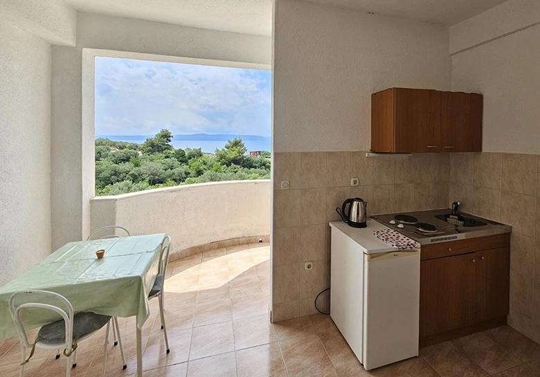 Apartments Marija and Frane Mravičić, Tučepi - balcony with sea view