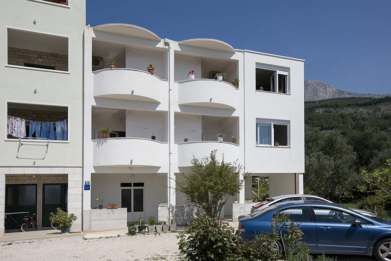 Apartments Marija and Frane Mravičić - Tučepi, house