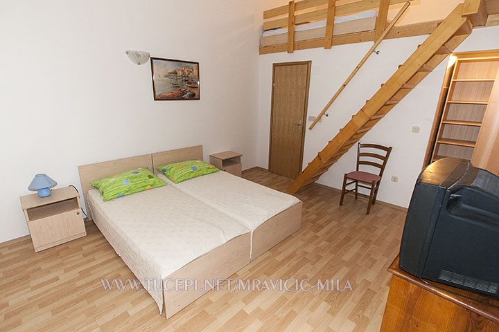 Apartments Mila Mravičić, Tučepi - bedroom