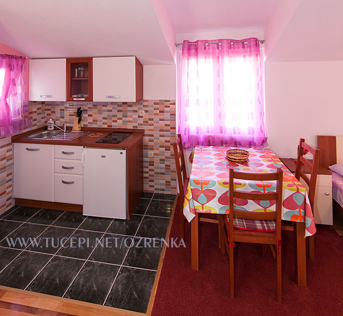 Apartments Ozrenka, Tučepi - kitchen
