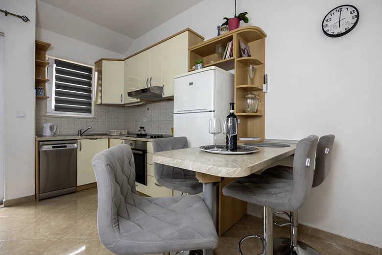 Apartments Silva, Tučepi - dining table