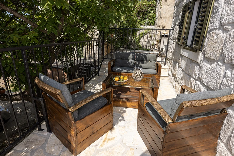 Villa Somnium, Tučepi - entrance balcony