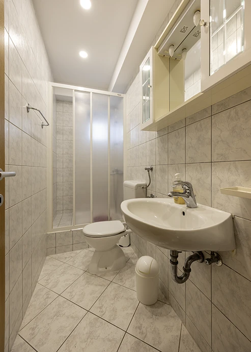Apartments Caluna, Tučepi - bathroom
