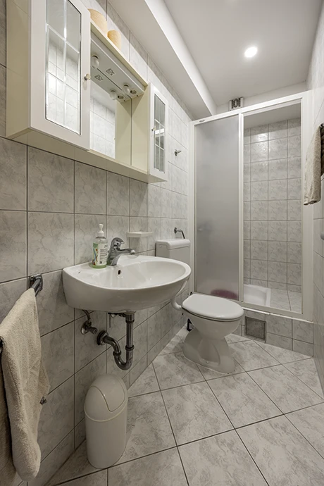 Apartments Caluna, Tučepi - bathroom