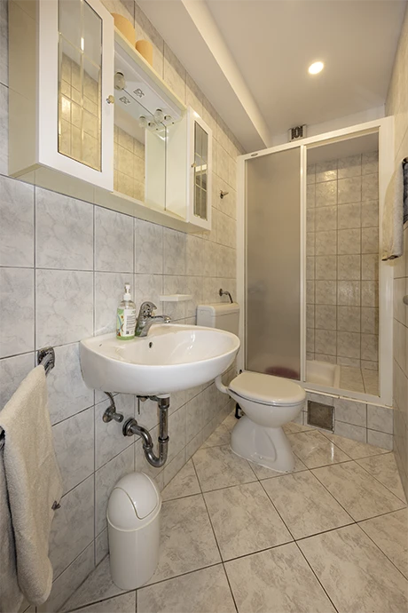 Apartments Caluna, Tučepi - bathroom